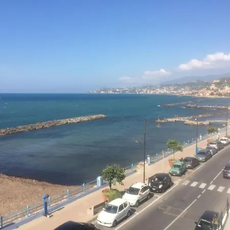 Apartment Sea View, In The Old Town Santo Stefano al Mare